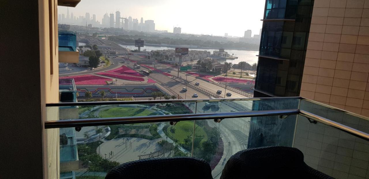 Tulip Creek Hotel Apartments Dubai Esterno foto