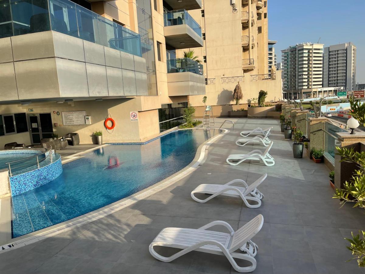 Tulip Creek Hotel Apartments Dubai Esterno foto