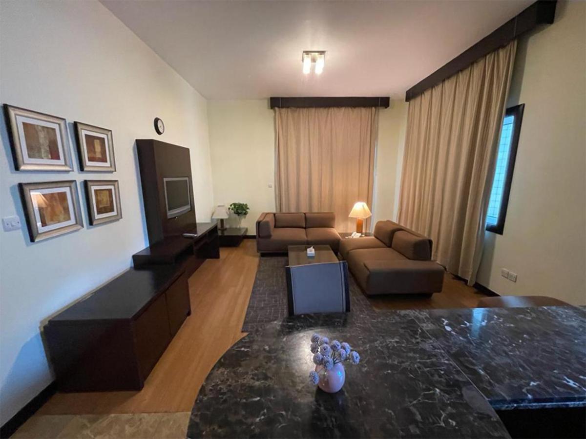 Tulip Creek Hotel Apartments Dubai Esterno foto
