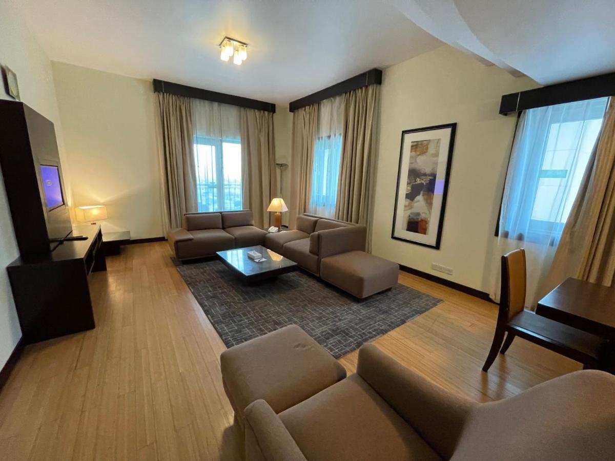 Tulip Creek Hotel Apartments Dubai Esterno foto
