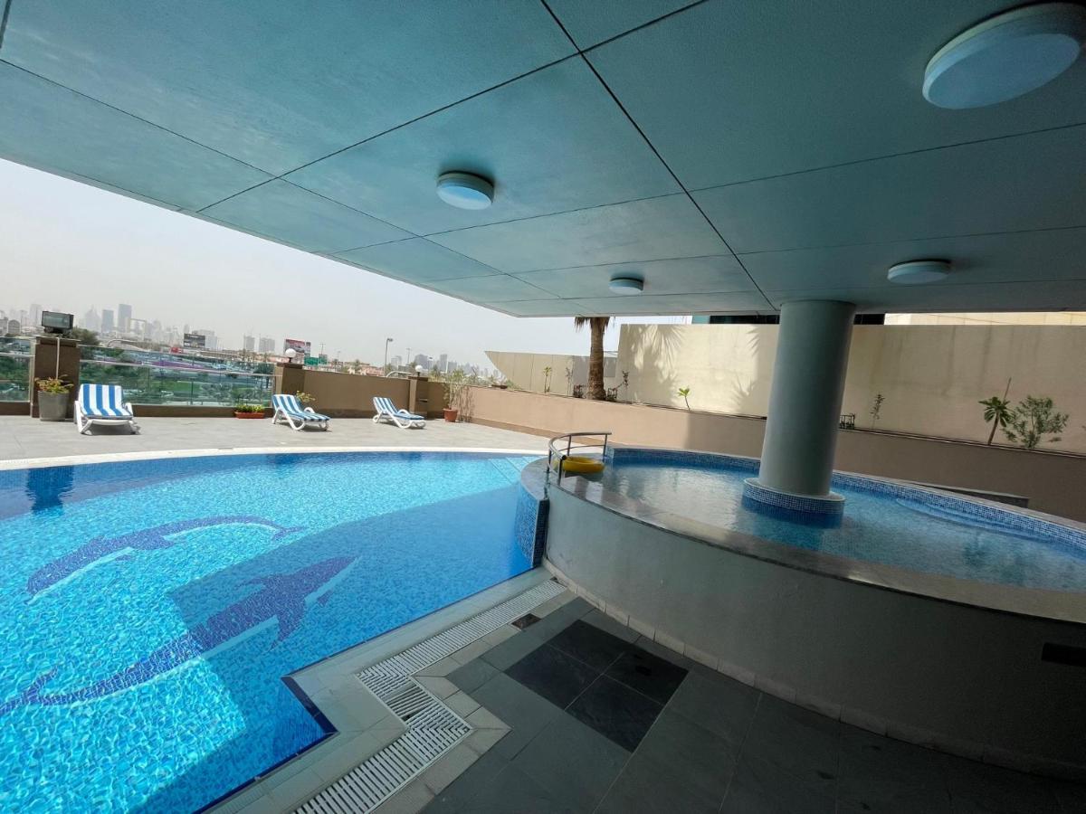 Tulip Creek Hotel Apartments Dubai Esterno foto