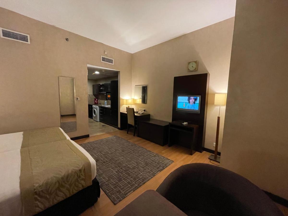 Tulip Creek Hotel Apartments Dubai Esterno foto