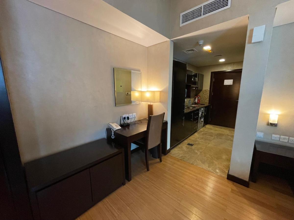 Tulip Creek Hotel Apartments Dubai Esterno foto