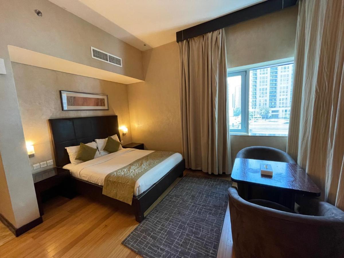 Tulip Creek Hotel Apartments Dubai Esterno foto