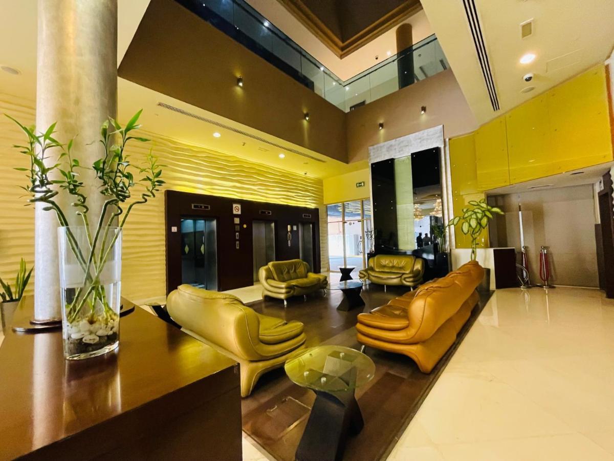 Tulip Creek Hotel Apartments Dubai Esterno foto