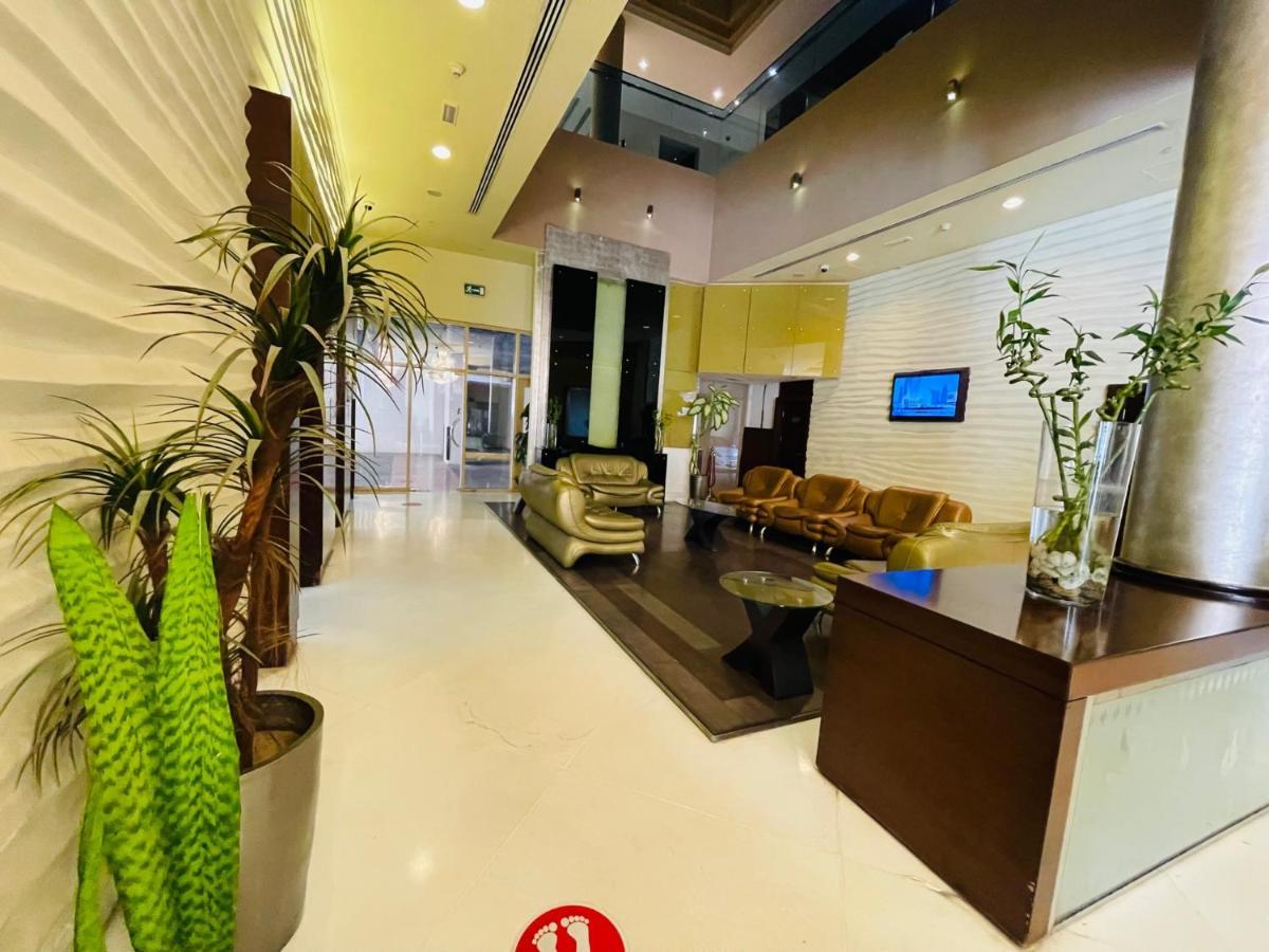 Tulip Creek Hotel Apartments Dubai Esterno foto