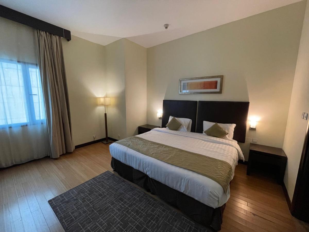 Tulip Creek Hotel Apartments Dubai Esterno foto