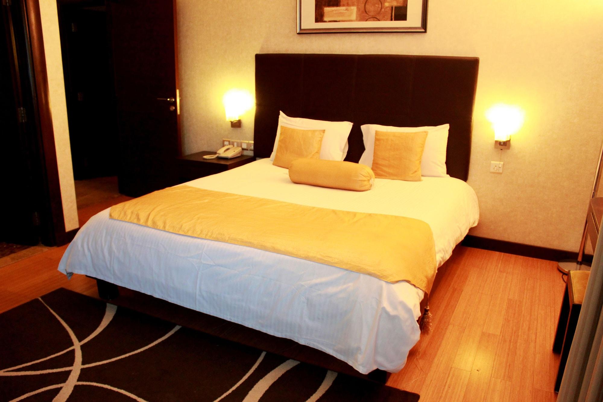 Tulip Creek Hotel Apartments Dubai Esterno foto