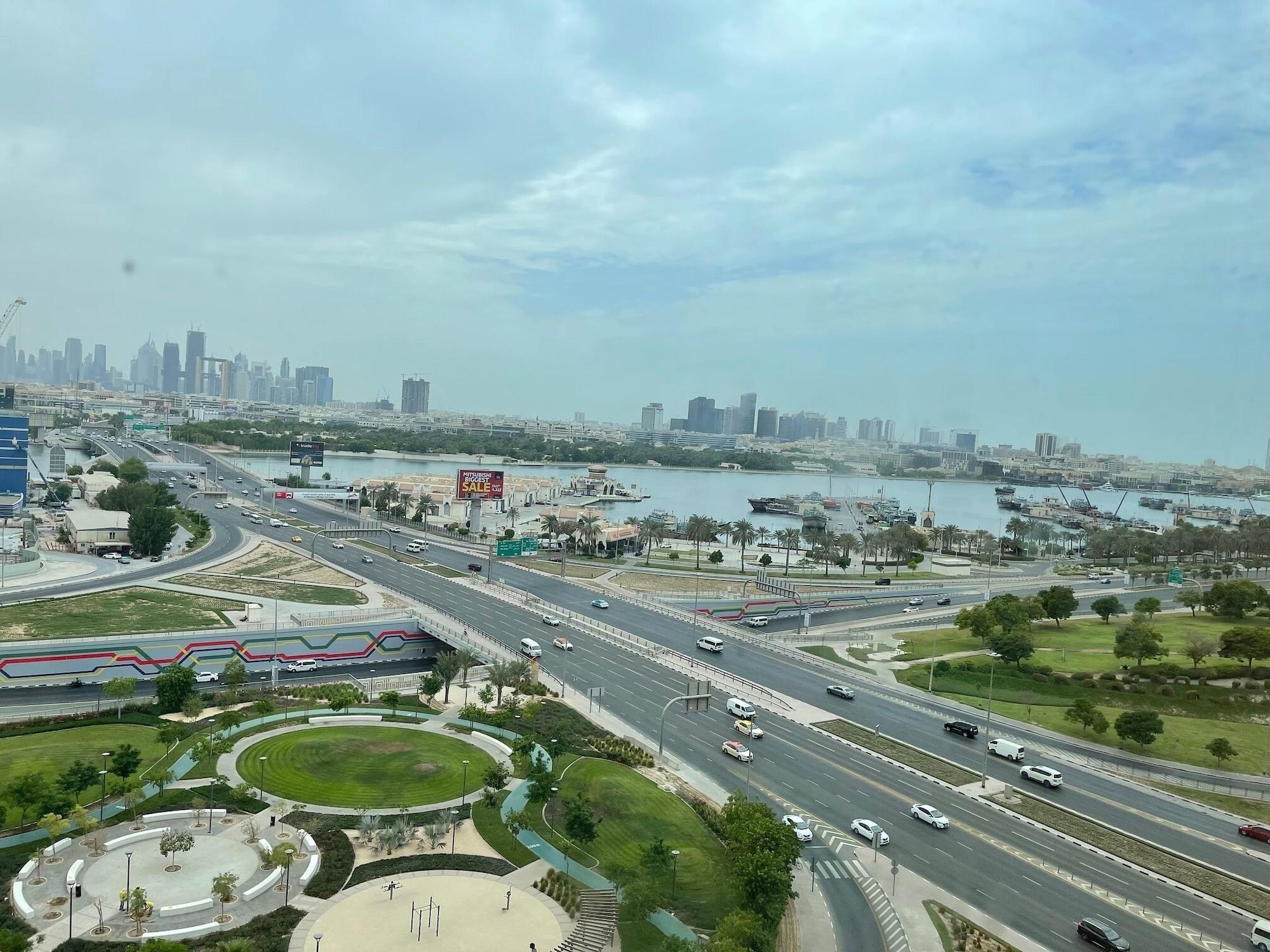 Tulip Creek Hotel Apartments Dubai Esterno foto