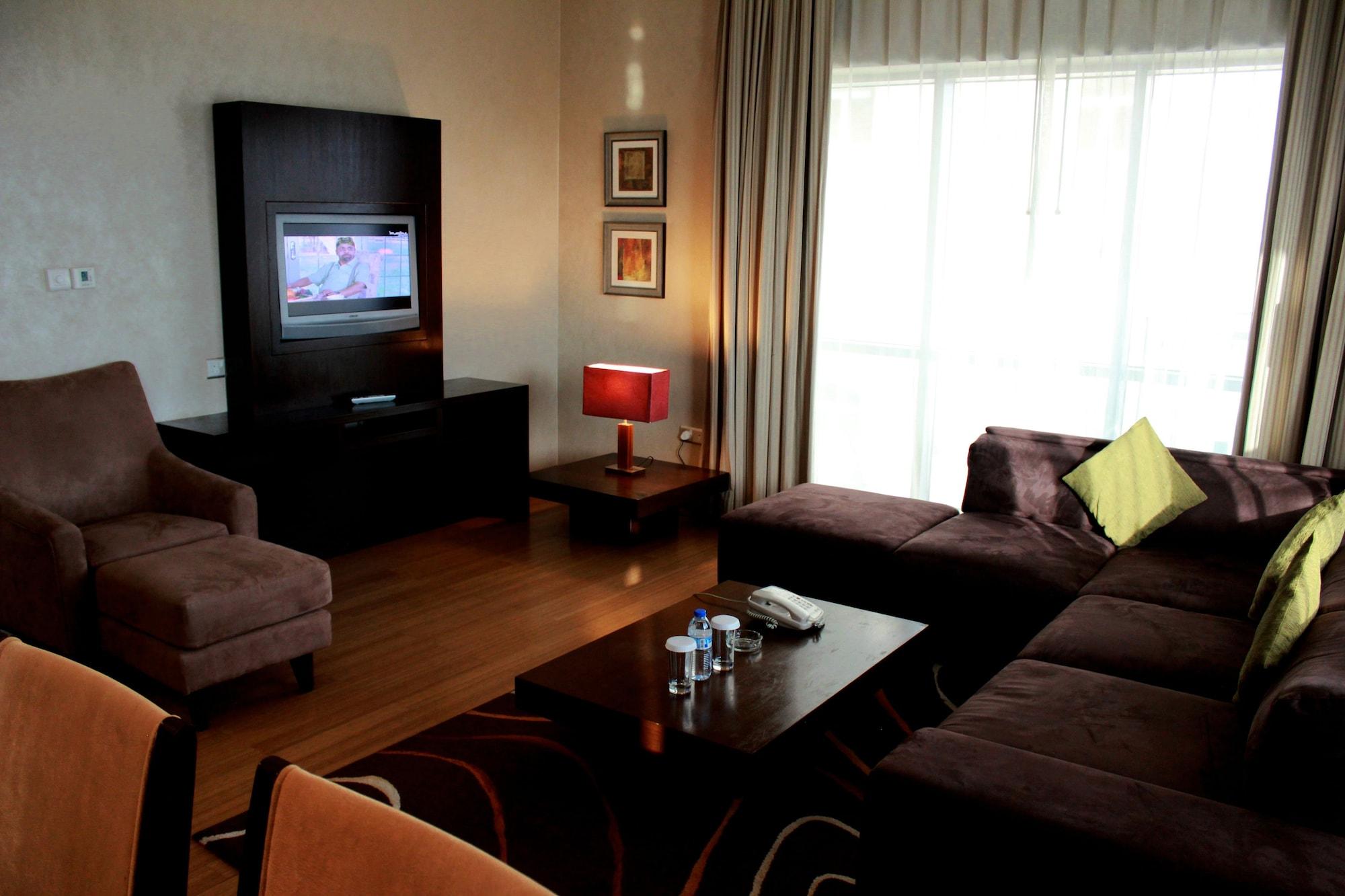 Tulip Creek Hotel Apartments Dubai Esterno foto