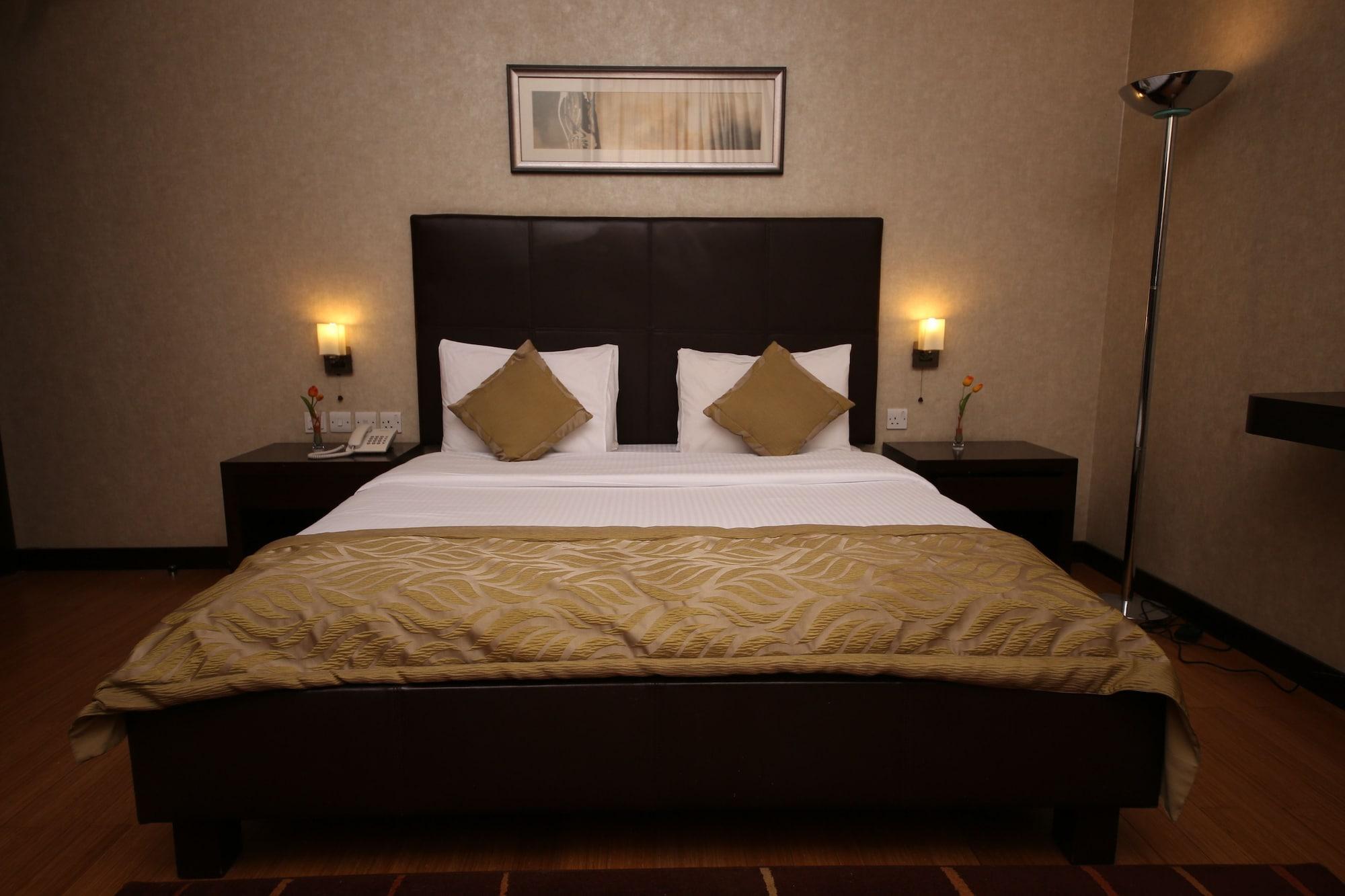 Tulip Creek Hotel Apartments Dubai Esterno foto