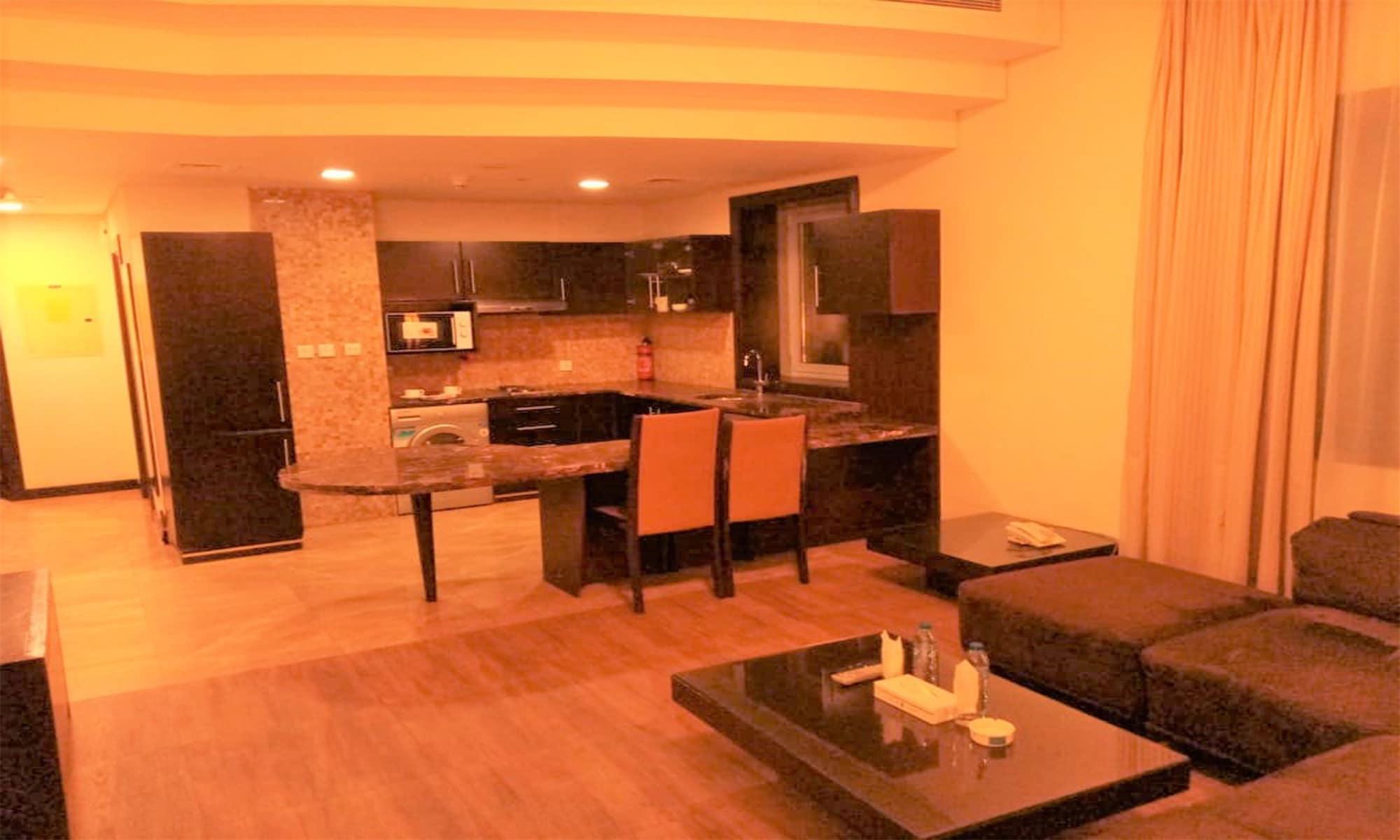 Tulip Creek Hotel Apartments Dubai Esterno foto