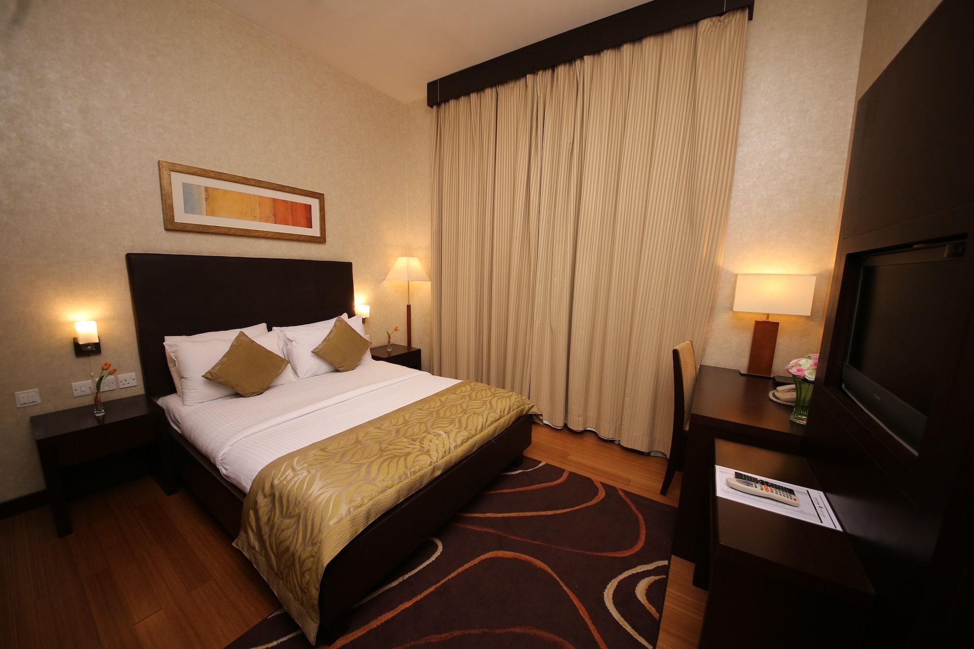Tulip Creek Hotel Apartments Dubai Esterno foto