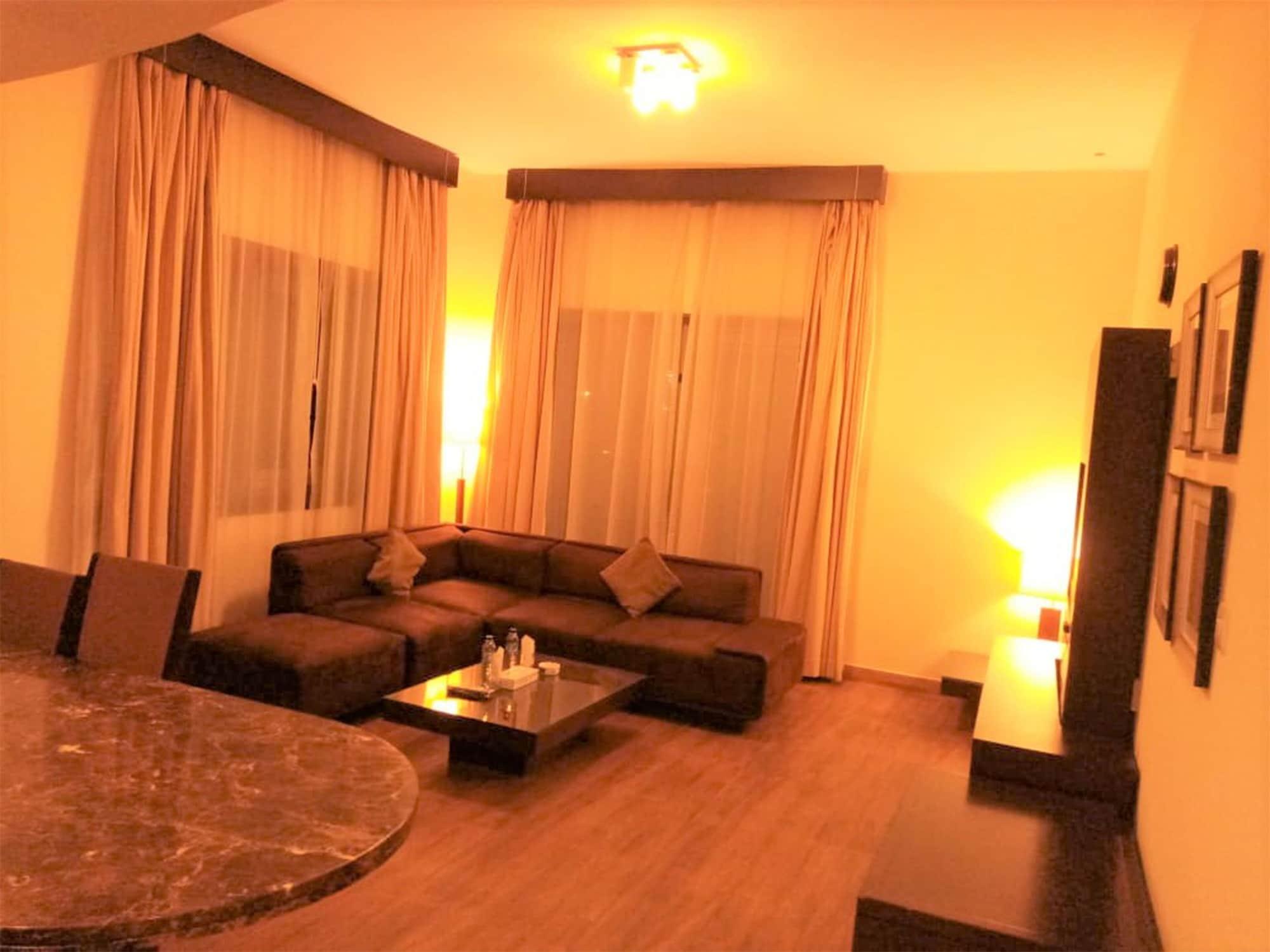 Tulip Creek Hotel Apartments Dubai Esterno foto