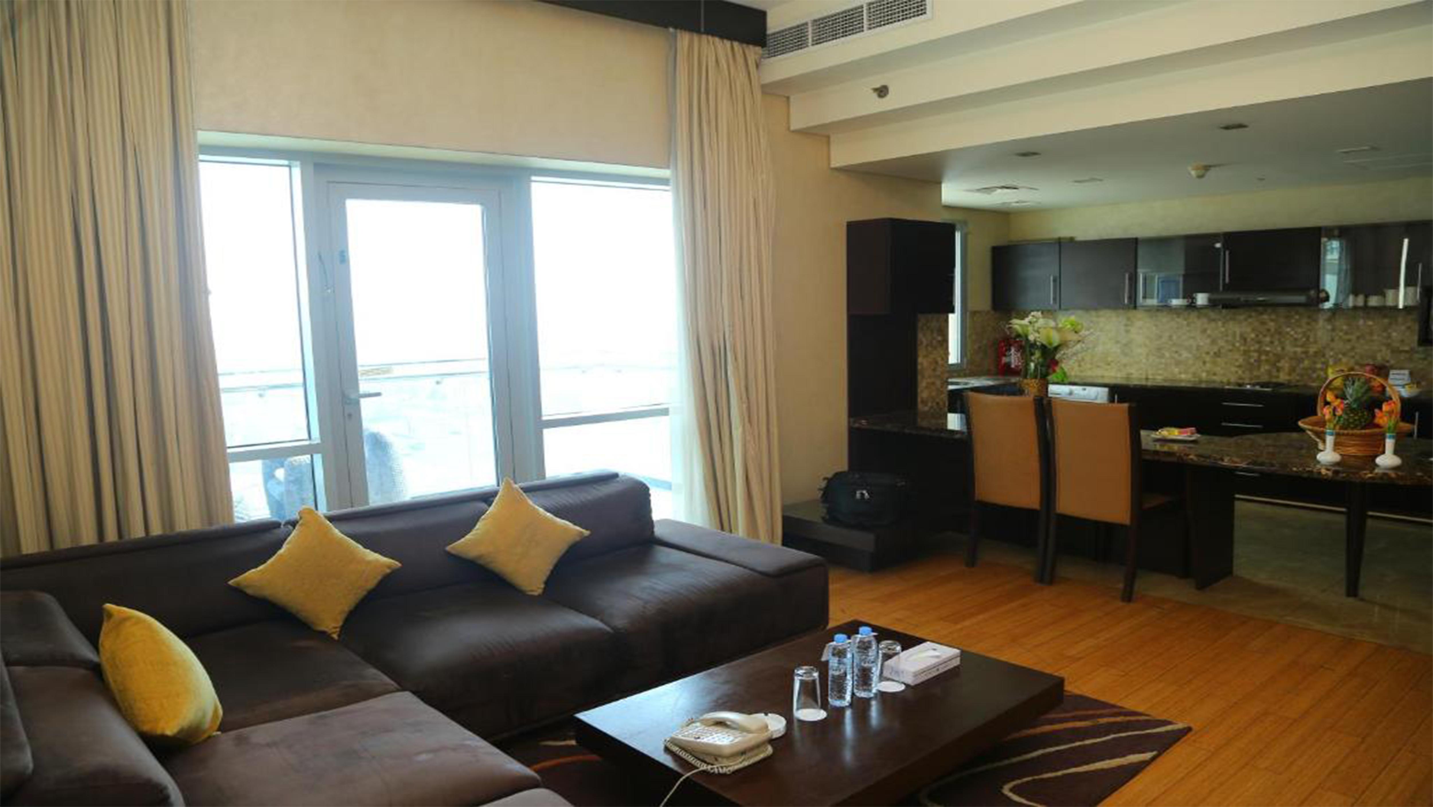 Tulip Creek Hotel Apartments Dubai Esterno foto