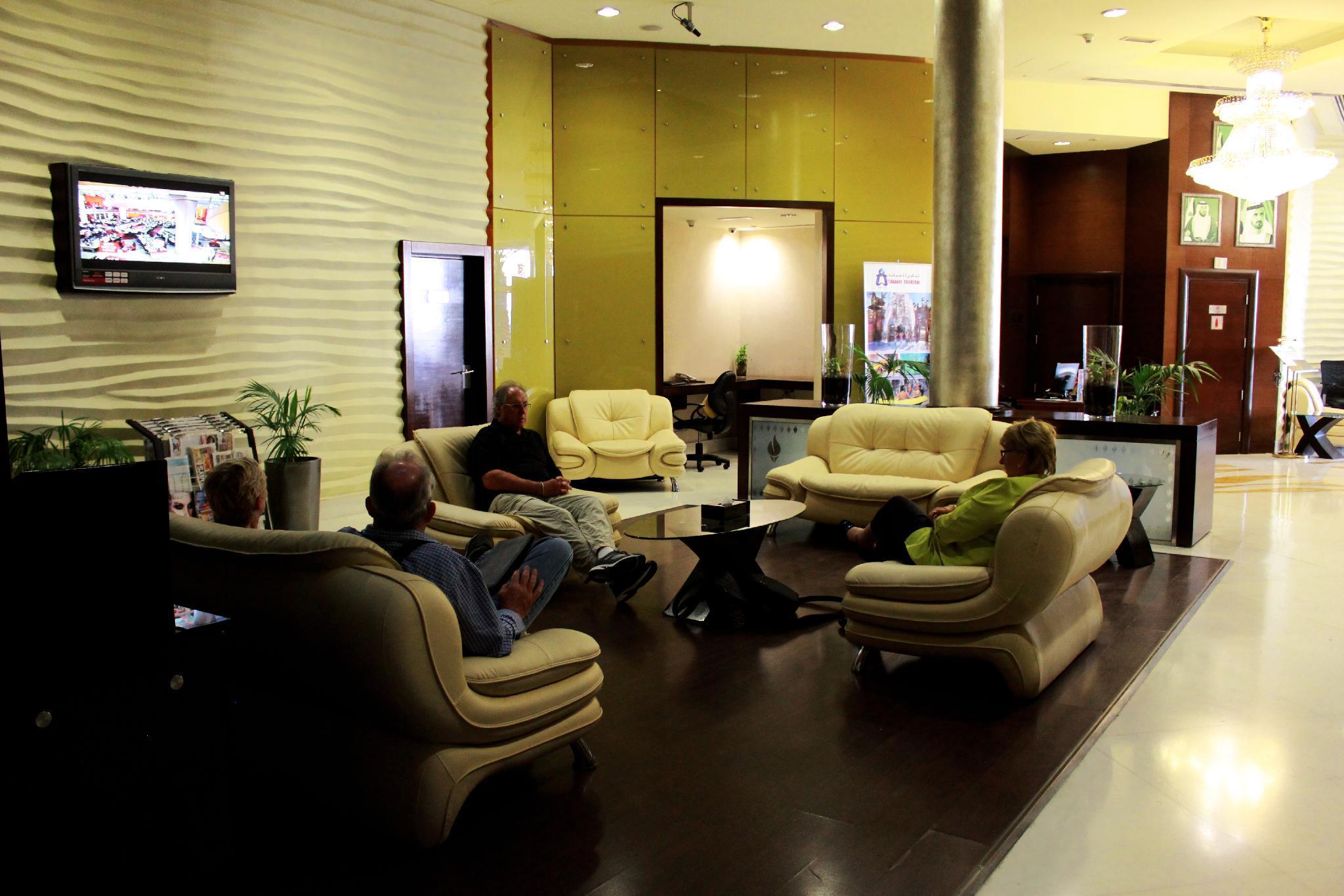 Tulip Creek Hotel Apartments Dubai Esterno foto