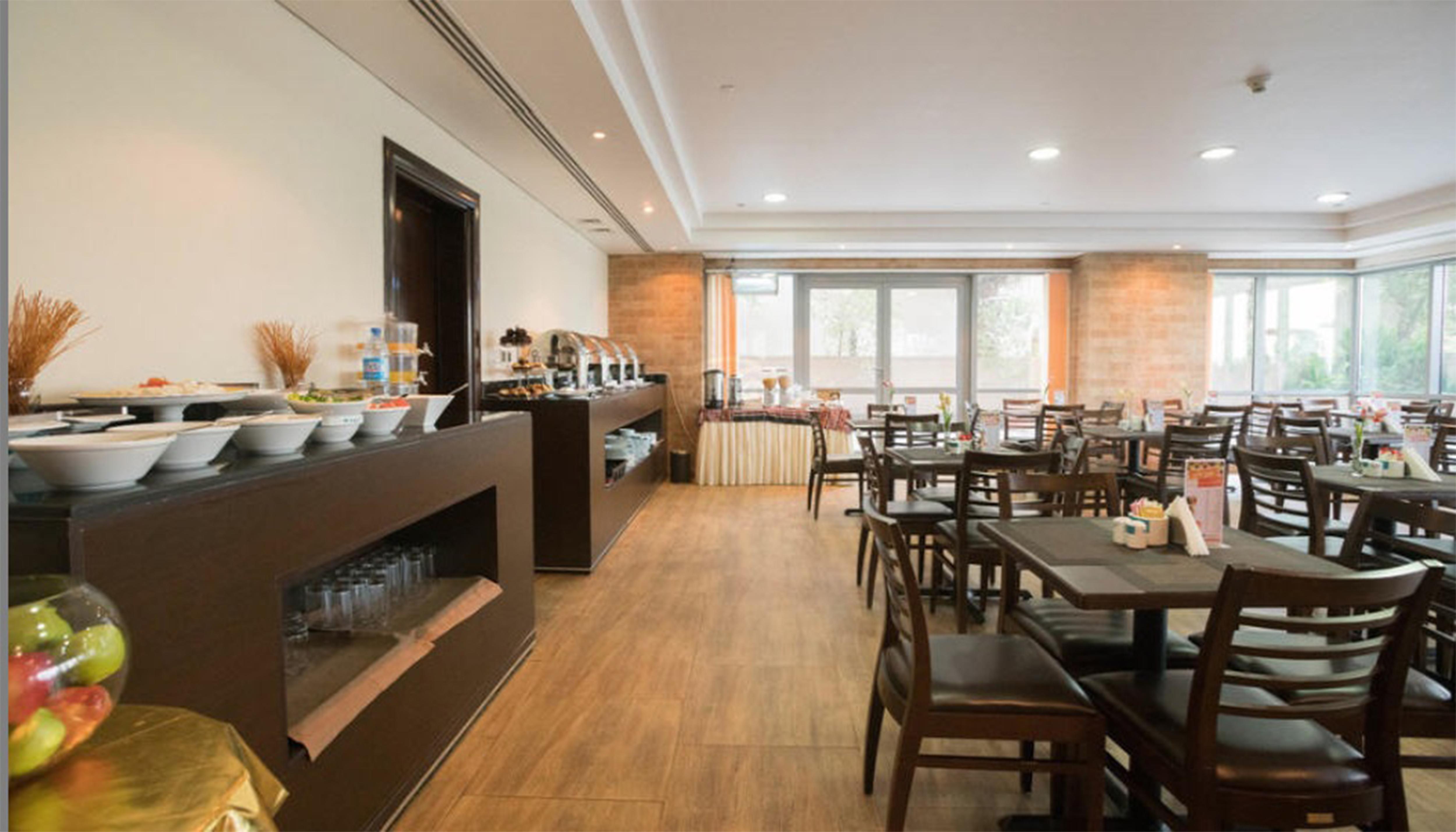Tulip Creek Hotel Apartments Dubai Esterno foto