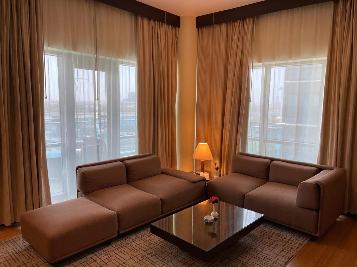 Tulip Creek Hotel Apartments Dubai Esterno foto