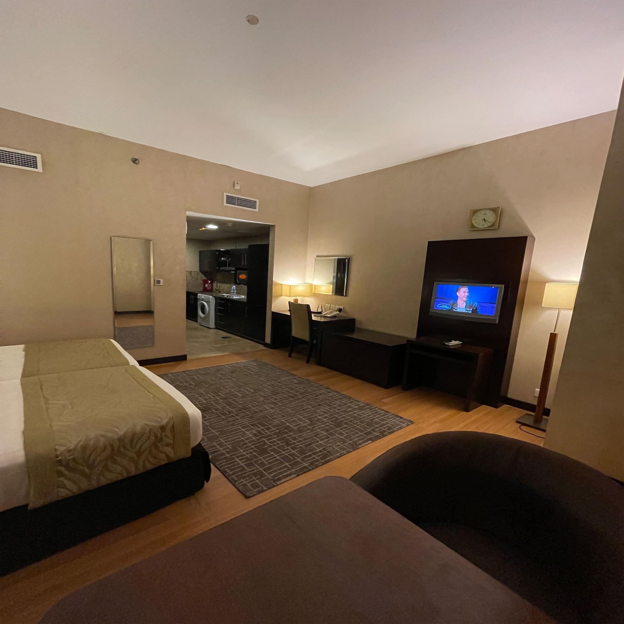Tulip Creek Hotel Apartments Dubai Esterno foto