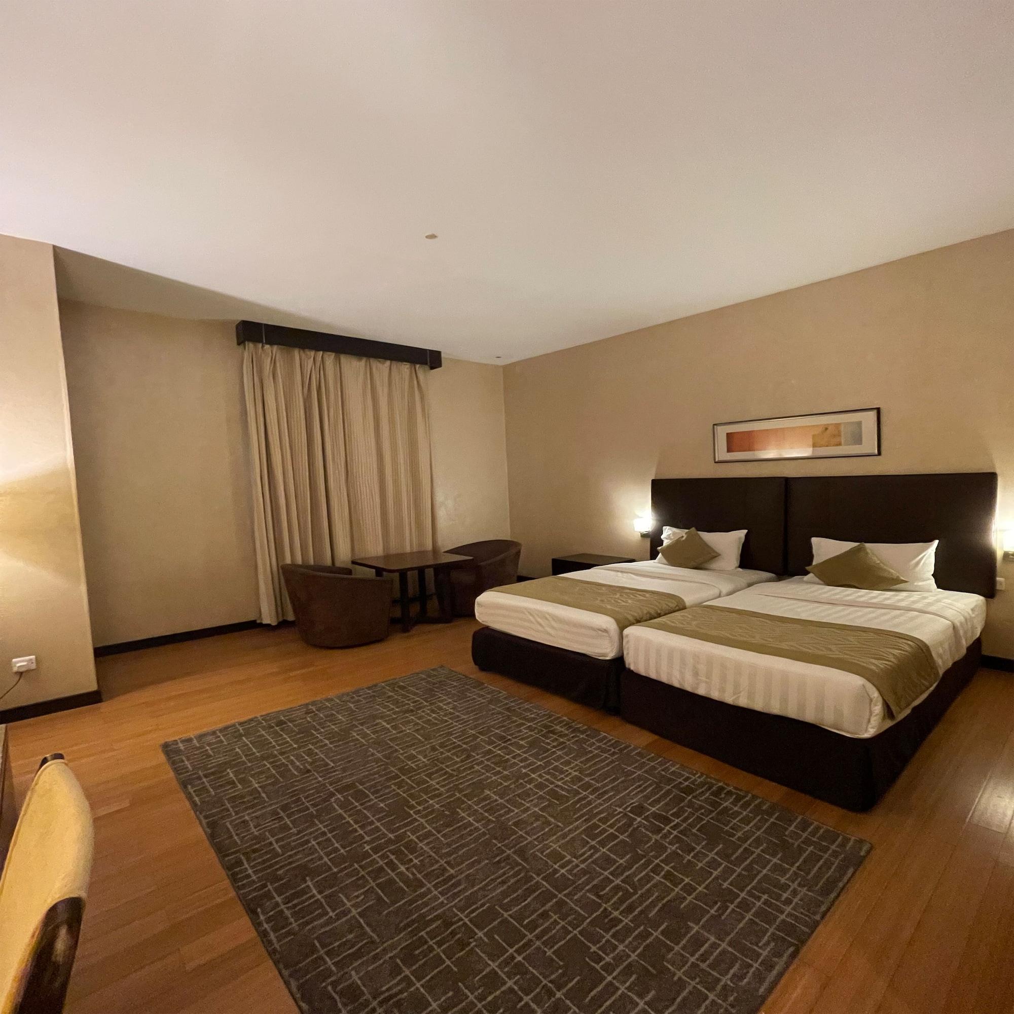 Tulip Creek Hotel Apartments Dubai Esterno foto