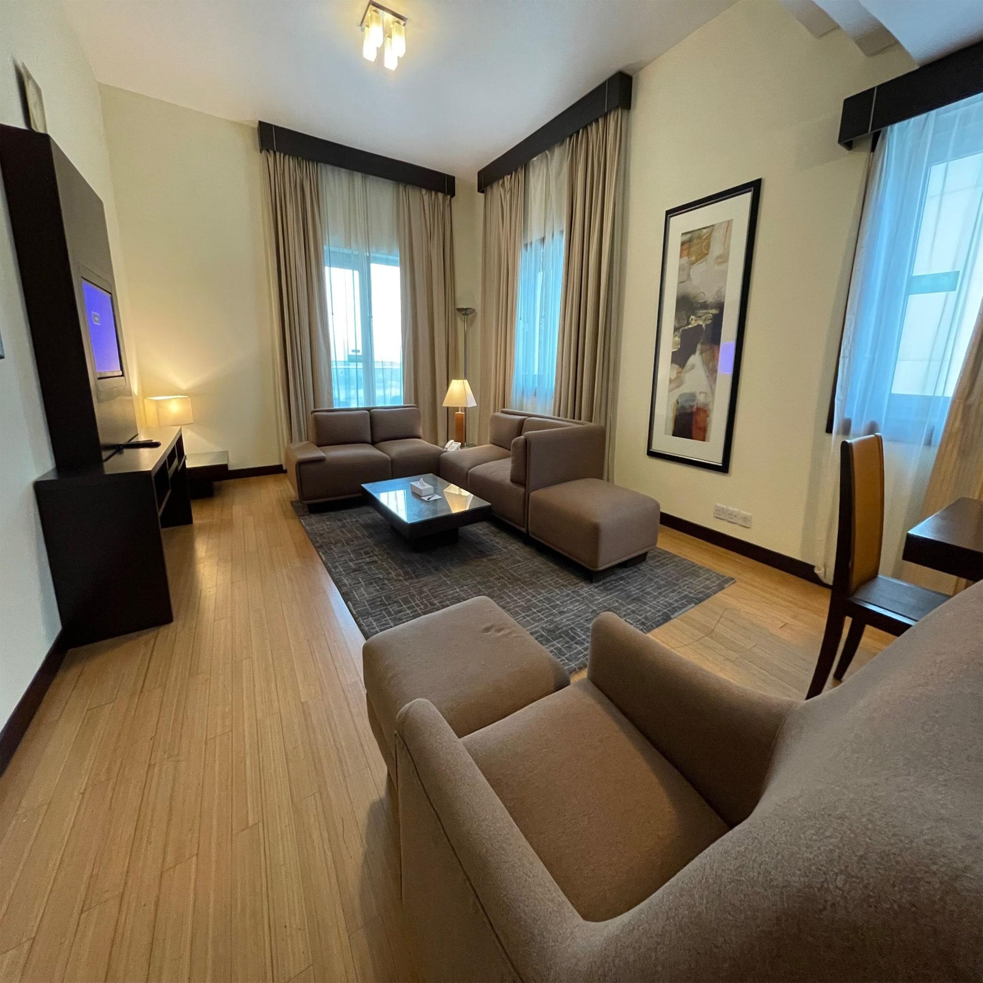 Tulip Creek Hotel Apartments Dubai Esterno foto