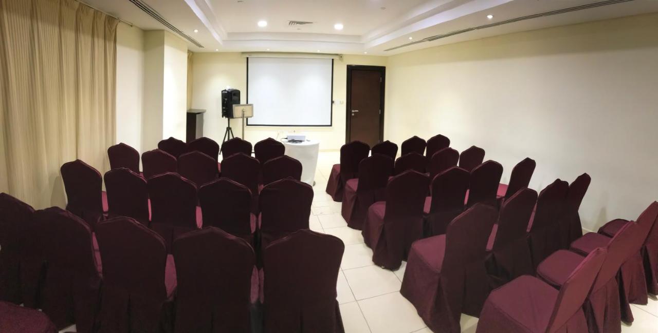 Tulip Creek Hotel Apartments Dubai Esterno foto